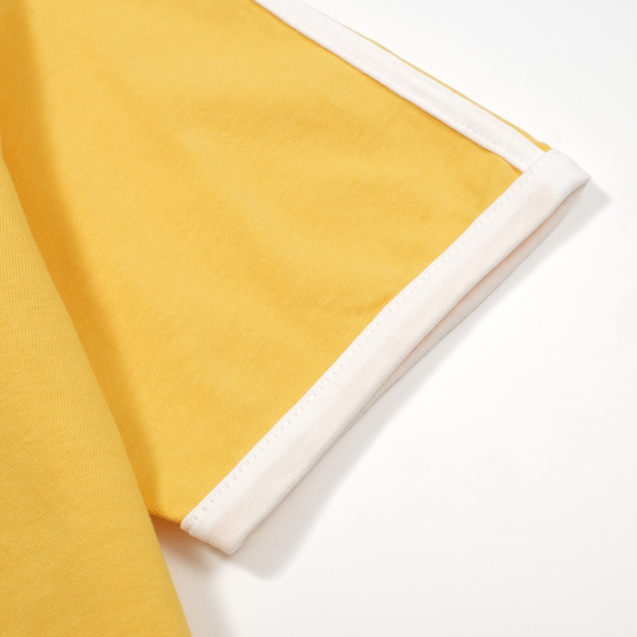 Ανδρικό μπλουζάκι με κίτρινο βαμβακερό λαιμόκοψη