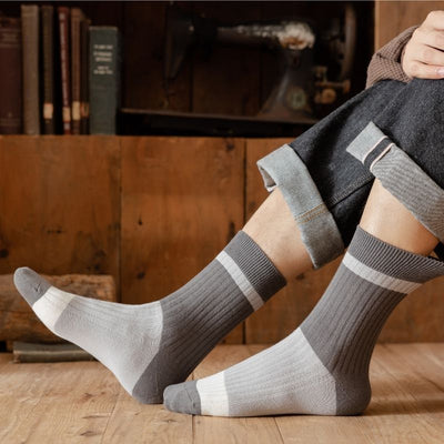 Μακριά συρραπτικές βαμβακερές κάλτσες που ταιριάζουν στο χρώμα μεσαίου πάχους casual ανδρικές κάλτσες